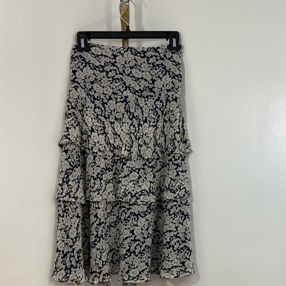 Skirt navy and white.